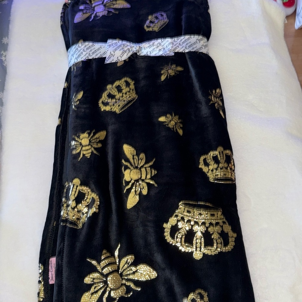 Juicy Couture Gold Foil Queen Of Couture Queen Bee Logo Throw Blanket 🐝🐝👑👑